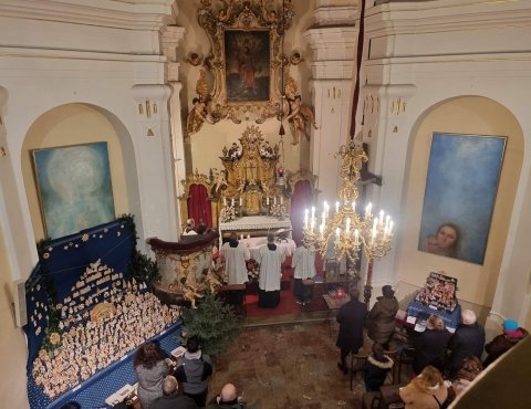 Půlnoční bohoslužba.